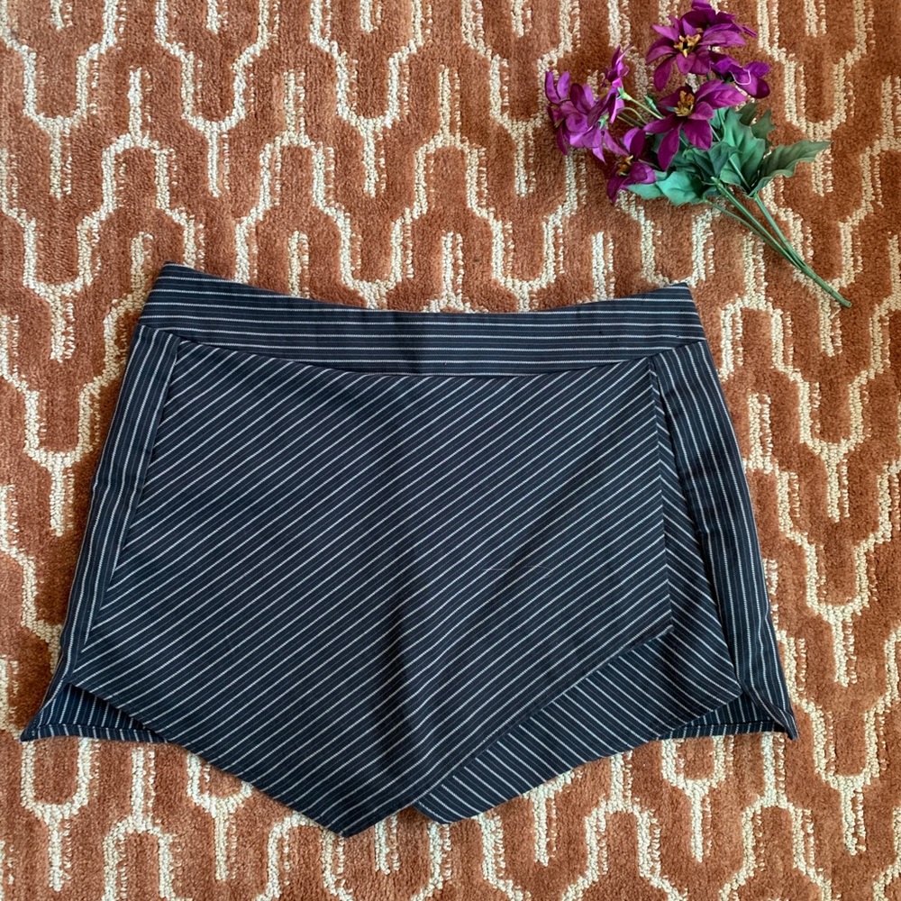 Stripped skort